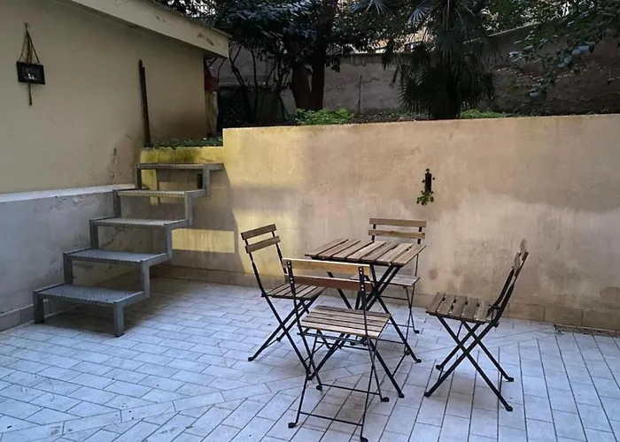 Cozy Apartment With Outdoor Space Rom