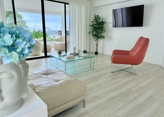 Beautiful, Very Spacious House Manta