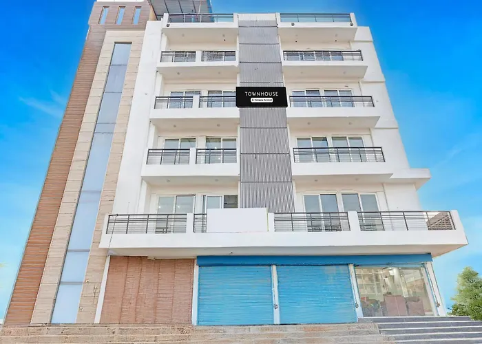 Super Townhouse Sector 62 Gurgaon Near World Mark