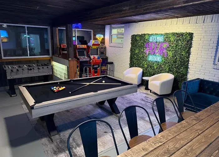 Family Paradise Playhouse Includes Pool And Gameroom Dallas