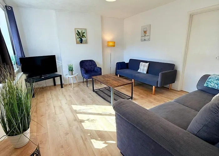 Winsbury Way 3 Bedroom Long Stays Bristol
