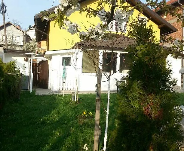 Alma'S Sweet Home Sarajevo