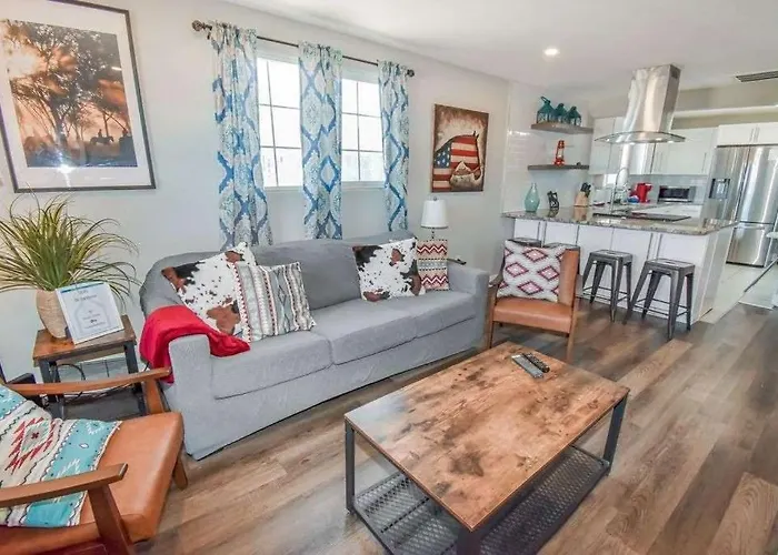 Charming Cowboy Bunkhouse In Denver