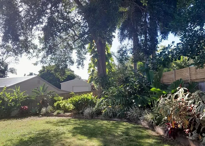 Palm Springs Bungalow Trinity Beach