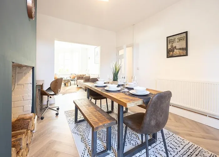 Western House - Central Warrington - Sleeps 5