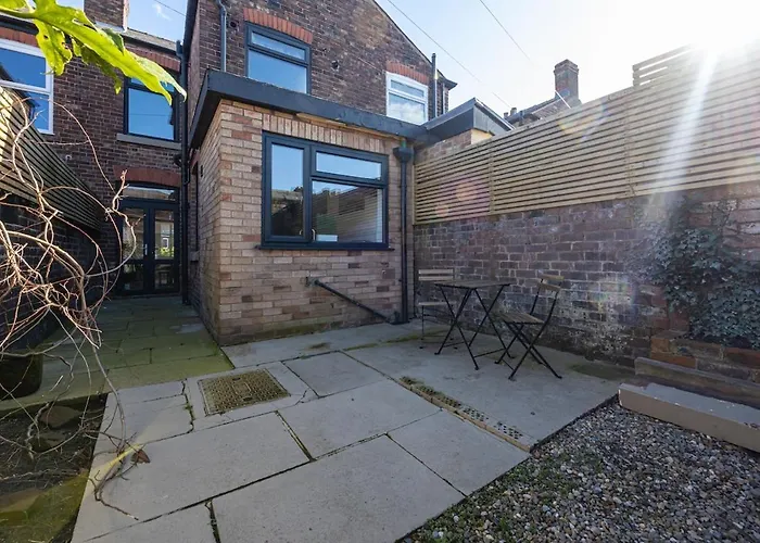 Western House - Central Warrington - Sleeps 5