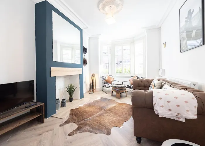 Western House - Central Warrington - Sleeps 5