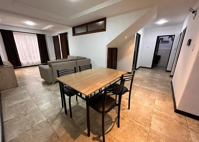 Departamento Familiar Comodo Cerca De El Centro Cuenca