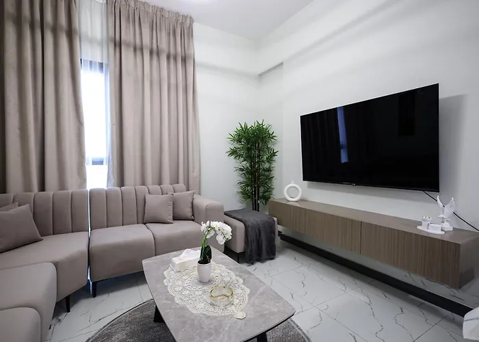 2 Bedroom Elegant Apartment In Dubailand