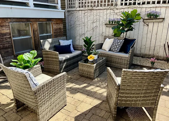 3 Bedroom Spacious Home In Ideal Location W Free Parking Back Yard Pets Welcome Chicago