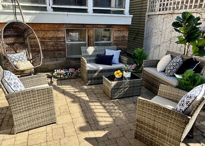3 Bedroom Spacious Home In Ideal Location W Free Parking Back Yard Pets Welcome Chicago