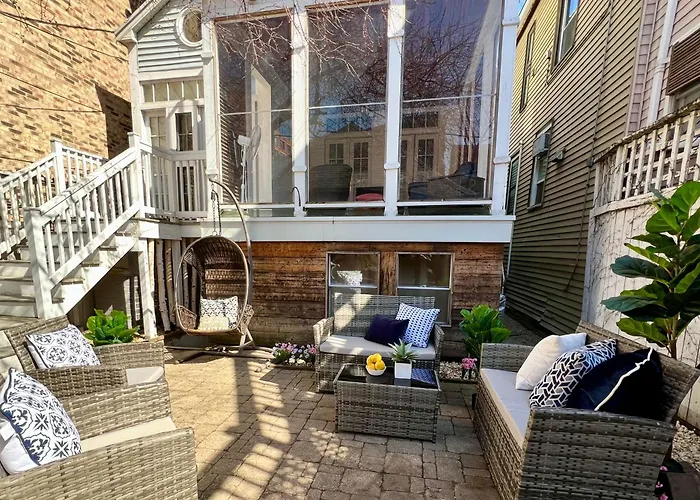 3 Bedroom Spacious Home In Ideal Location W Free Parking Back Yard Pets Welcome Chicago