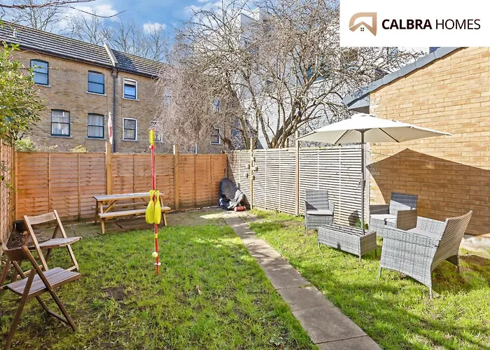 The Angel Garden Residence, A Sophisticated 3-Bedroom Escape London
