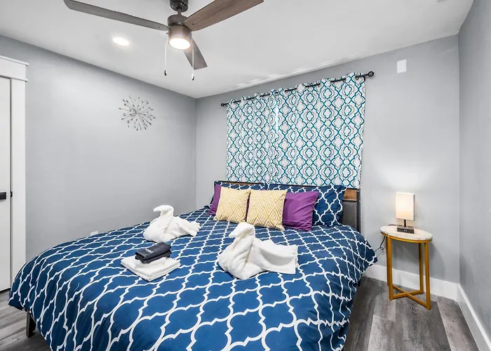 Ferienwohnung Trendy Heights Oasis - Pet-Friendly & Prime Location! Houston