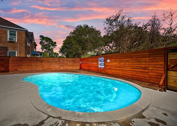 Ferienwohnung Trendy Heights Oasis - Pet-Friendly & Prime Location! Houston