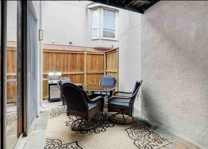 Spacious And Beautiful Home In The Heart Of Houston