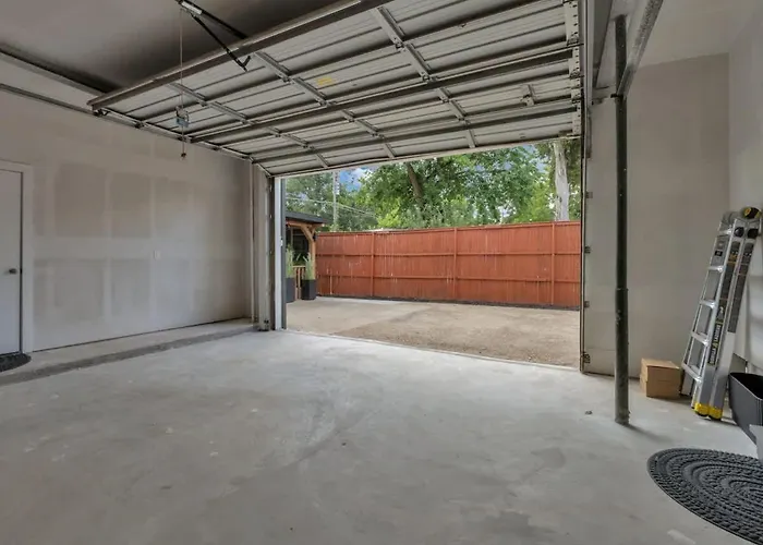 Modern Luxury Minutes From Downtown Dallas