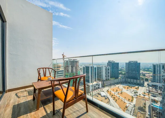 Cozy Studio Pool & Gym Near Burj Khalifa & Racecourse Views Dubai