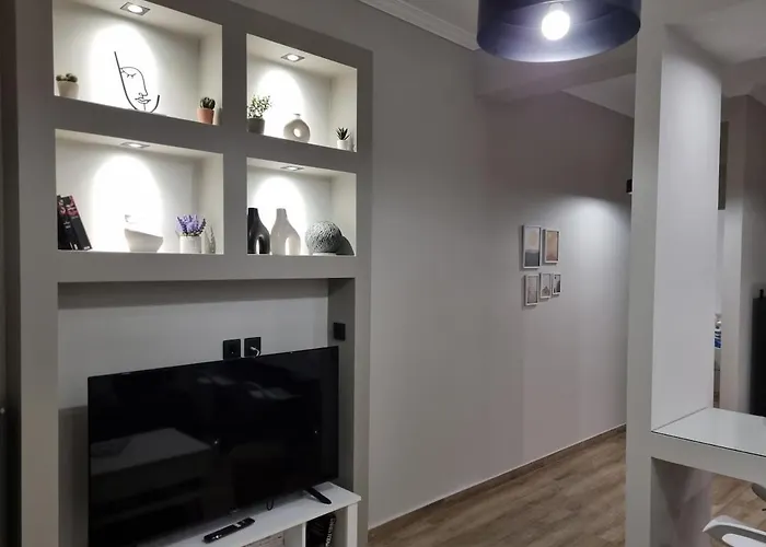 Stylish Fully Renovated Apartment - Koukaki Athen