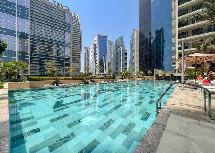 Keyrock Living - 1Br Retreat With Lake View & Pool Dubai