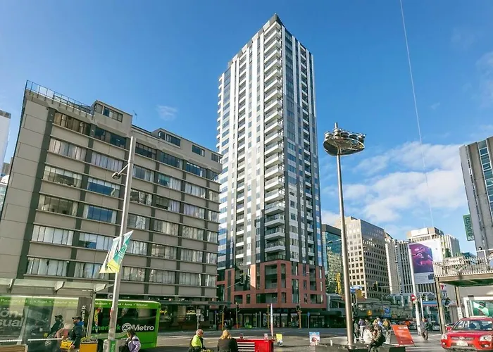 Apartment In Auckland City In Front Of Sky Tower