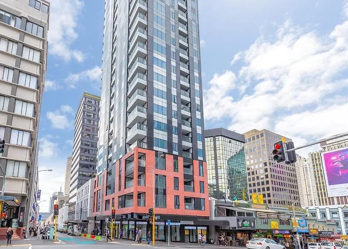 Apartment In Auckland City In Front Of Sky Tower