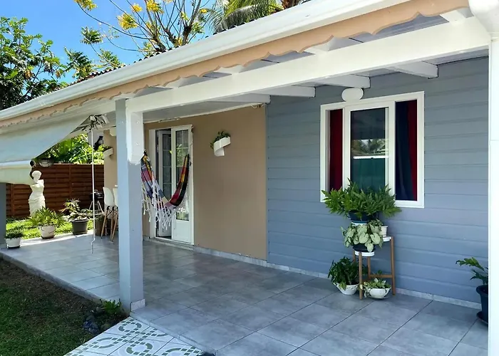 Bungalow Confortable A Sainte-Rose Avec Jardin Prive_222