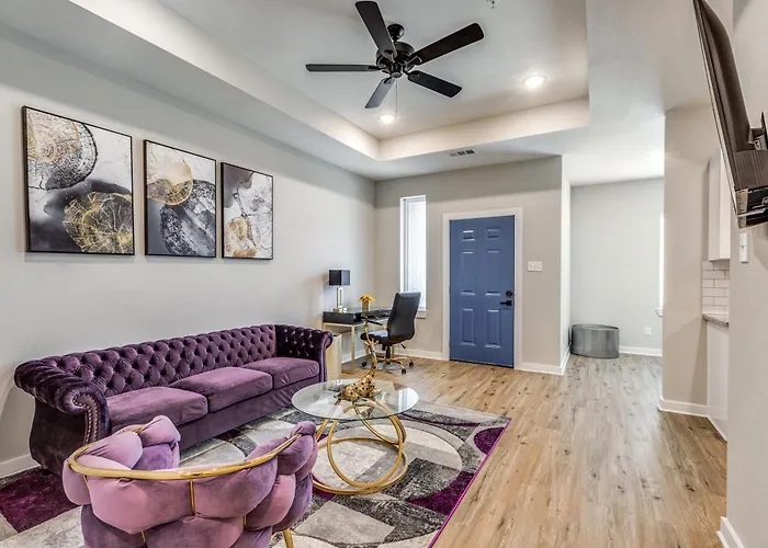 Villa Posh Royalty Living In A Gated New Neighborhood! Houston