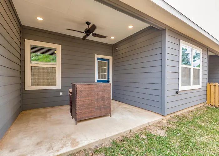 Villa Posh Royalty Living In A Gated New Neighborhood! Houston