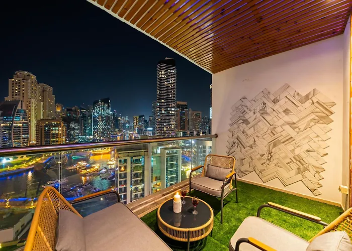 Luxurious 2Br Apt With Marina View & Private Jacuzzi Dubai