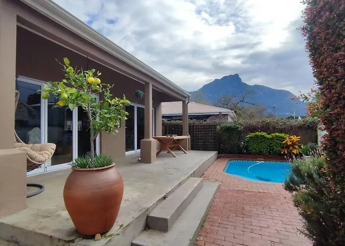Scenic Two Bedroom House With Splash Pool Kapstadt