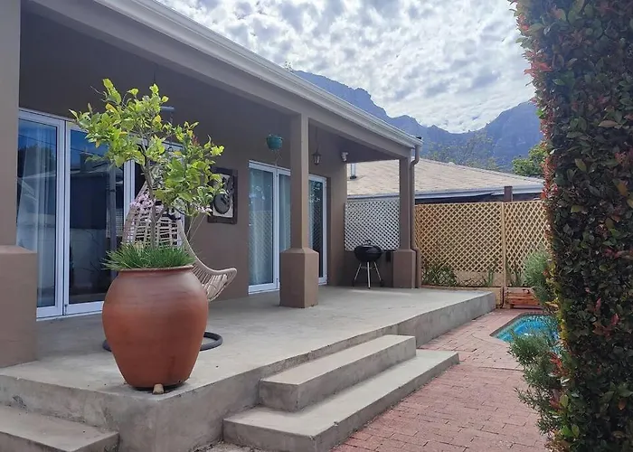 Scenic Two Bedroom House With Splash Pool Kapstadt