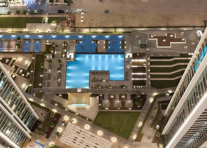 Elite 4 Bedroom Luxury Apartment, Burj Khalifa View, Opposite Dubai Mall, Infinity Swimming Pool