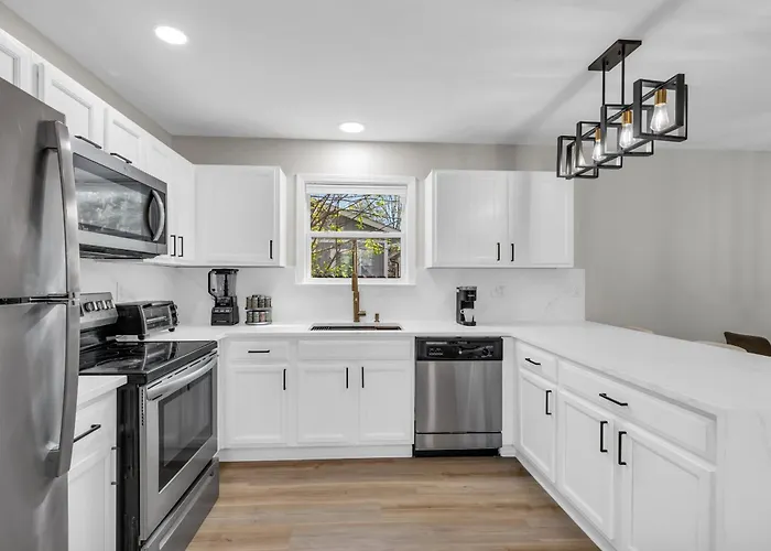 Luxe Family Oasis 7 Beds 2 And A Half Spa Like Baths Sleeps 14 Atlanta