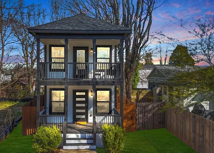 Luxe Family Oasis 7 Beds 2 And A Half Spa Like Baths Sleeps 14 Atlanta