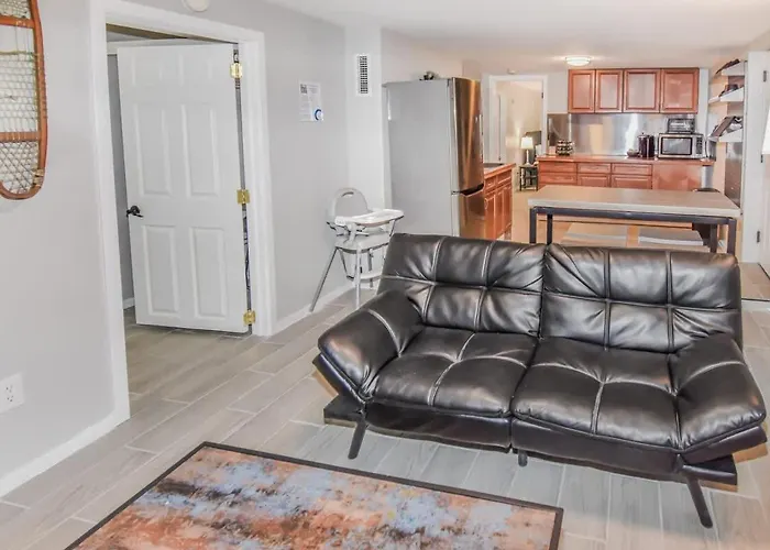 Cozy Two Bedroom Basement Unit Near Light Rail Denver