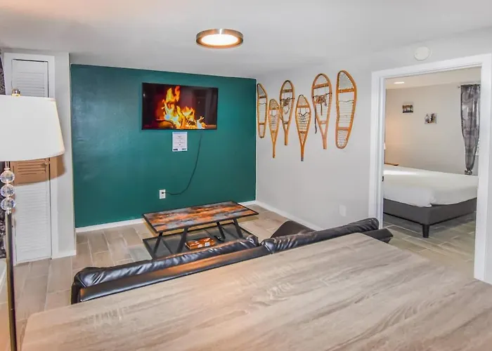 Cozy Two Bedroom Basement Unit Near Light Rail Denver