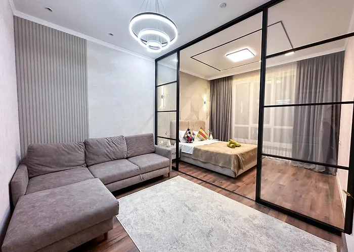 Комфортная Квартира В 3 Минутах От Метро Терра Almaty