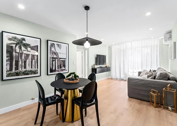 2Br Plus Free Parking - Airport Luxury Retreat Sydney