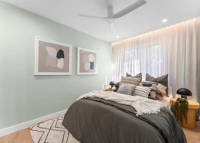 2Br Plus Free Parking - Airport Luxury Retreat Sydney