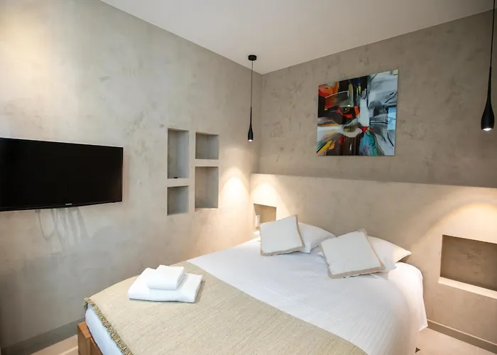 Modern 1-Bedroom Apartment With Sea View On La Croisette Cannes