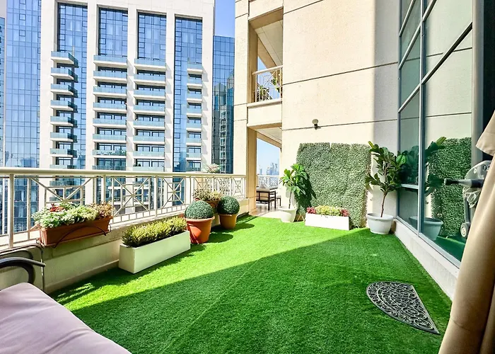 Vserve - 1 Bedroom Spacious Majestic Burj Khalifa View Dubai