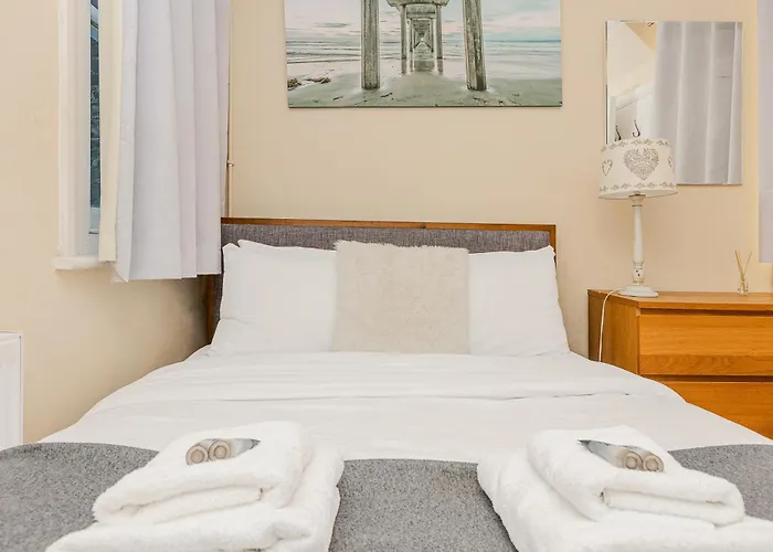 Large & Comfortable Room In A Vintage Victorian House London
