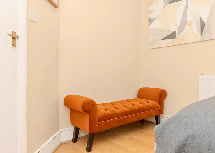 Large & Comfortable Room In A Vintage Victorian House London