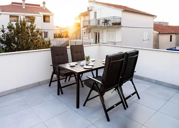 Apartment Bero, Central & Free Parking Murter