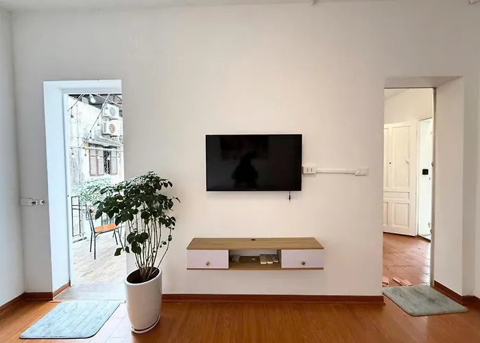 Home4You - Can Ho 1 Ngu Tai Ba Dinh Voi Ban Cong Cuc Chill Hanoi