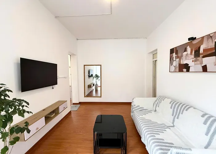 Home4You - Can Ho 1 Ngu Tai Ba Dinh Voi Ban Cong Cuc Chill Hanoi