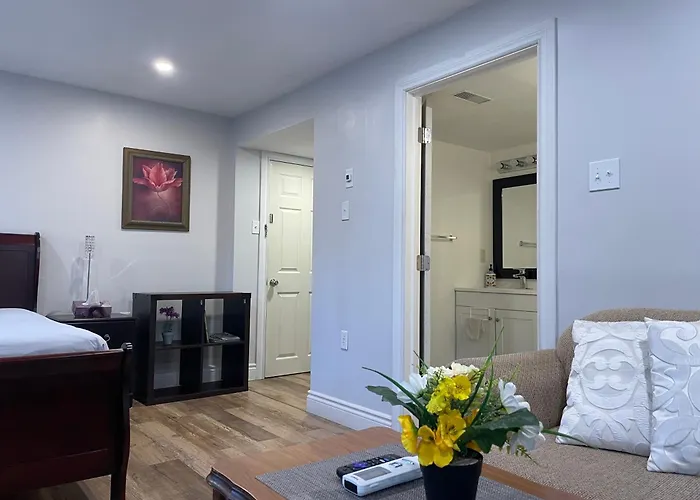Ferienwohnung Quiet And Private Bachelor Unit Halifax