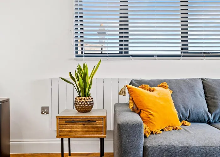 Spectacular 3-Bed Apt With Sea View, Terrace & Balcony At Central Hove