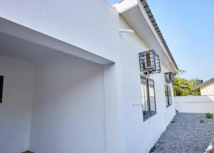 Modern 3Br Home - Near Airport Akkra
